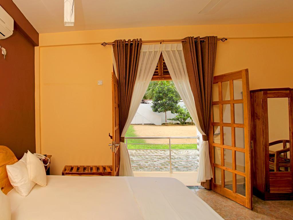 Bluewater Beach Resort Тринкомале Стая снимка