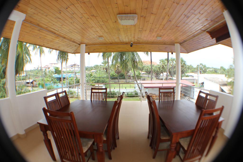 Bluewater Beach Resort Тринкомале Екстериор снимка