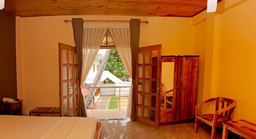 Bluewater Beach Resort Тринкомале Стая снимка