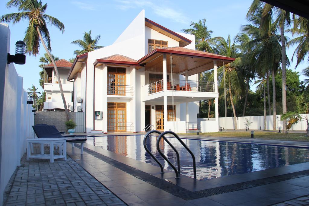 Bluewater Beach Resort Тринкомале Екстериор снимка